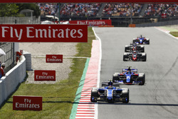Pascal Wehrlein, Sauber C36-Ferrari, Carlos Sainz Jr., Scuderia Toro Rosso STR12