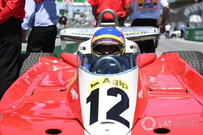 Jacques Villeneuve, conduce el Ferrari 312T3 en el cual su padre ganó el GP de Canadá de 1978