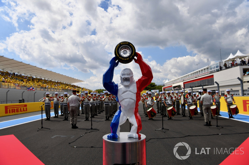 Trophy on the grid