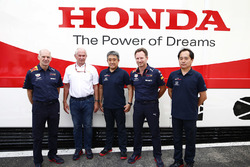 Adrian Newey, Chief Technical Officer, Red Bull Racing, Helmut Markko, Consultant, Red Bull Racing, Masashi Yamamoto, General Manager, Honda Motorsport, Christian Horner, Team Principal, Red Bull Racing, and Toyoharu Tanabe, F1 Technical Director, Honda, celebrate a new engine supply deal for 2019