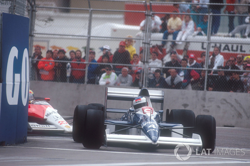 Jean Alesi, Tyrrell 018 Ford, Ayrton Senna, Mclaren MP4/5B Honda