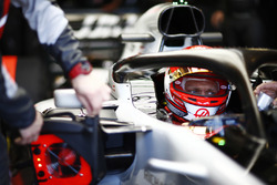 Kevin Magnussen, Haas F1 Team, dans son cockpit