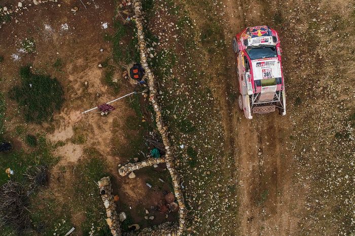 #301 Toyota Gazoo Racing Toyota: Nasser Al-Attiyah, Mathieu Baumel