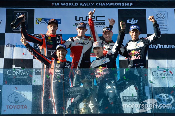 Podium: ganadores, Elfyn Evans, Daniel Barritt, Ford Fiesta WRC, M-Sport, segundo, Thierry Neuville, Nicolas Gilsoul, Hyundai i20 WRC, Hyundai Motorsport, tercero, Sébastien Ogier, Julien Ingrassia, Ford Fiesta WRC, M-Sport