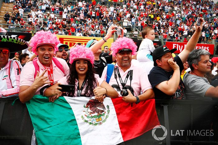 Aficionados apoyan a Sergio Perez, Force India