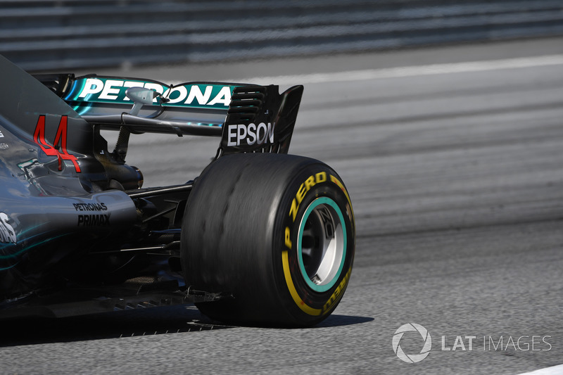 Lewis Hamilton, Mercedes-AMG F1 W09, con ampollas en los neumáticos