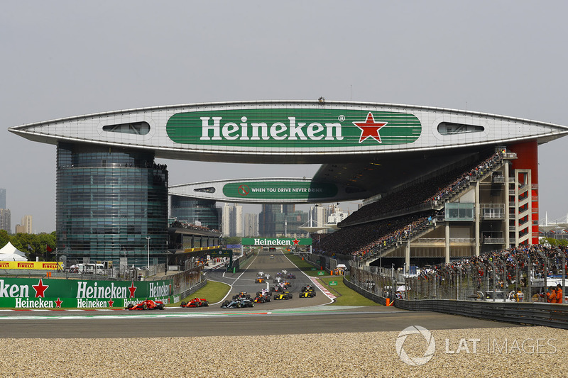 Sebastian Vettel, Ferrari SF71H, leads Kimi Raikkonen, Ferrari SF71H, Valtteri Bottas, Mercedes AMG F1 W09, Lewis Hamilton, Mercedes AMG F1 W09, Max Verstappen, Red Bull Racing RB14 Tag Heuer, and the rest of the field at the start of the race