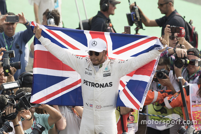 Lewis Hamilton, Mercedes-Benz F1 campeón del mundo