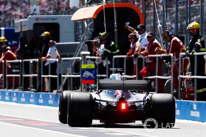 Lewis Hamilton, Mercedes AMG F1 W09.