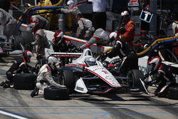 Josef Newgarden, Team Penske Chevrolet pit stop