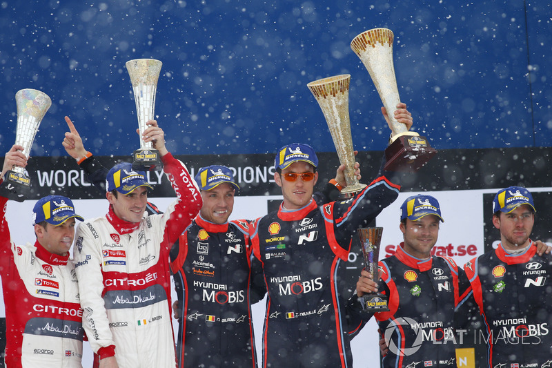 Podium: winners Thierry Neuville, Nicolas Gilsoul, Hyundai Motorsport, second place Craig Breen, Sco