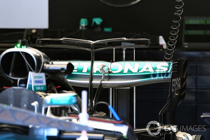 Mercedes-Benz F1 W08, alerón trasero