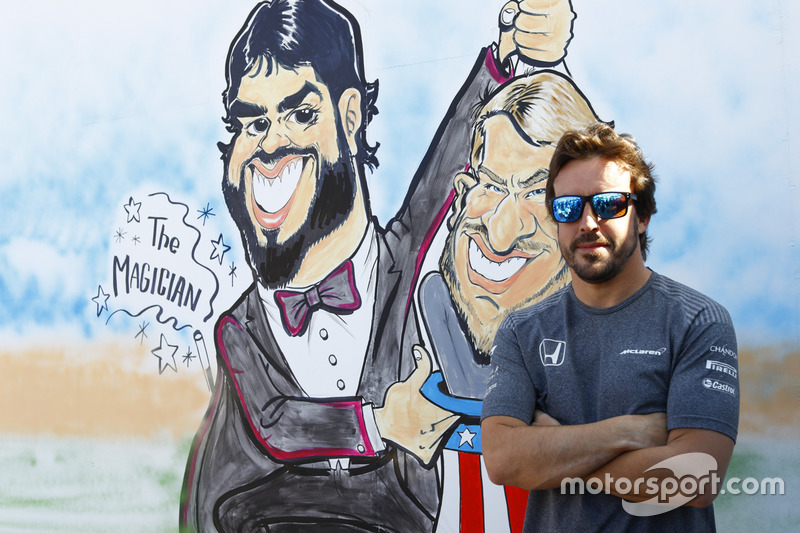 Фернандо Алонсо, McLaren, зі своєю карикатурою