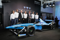 Sebastien Buemi et Nicolas Prost, Renault eDAMS avec Alain Prost, Jean-Paul Driot, Cyril Abiteboul et Jerome Stoll, Renault