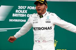 Podio: Ganador de la carrera Lewis Hamilton, Mercedes AMG F1