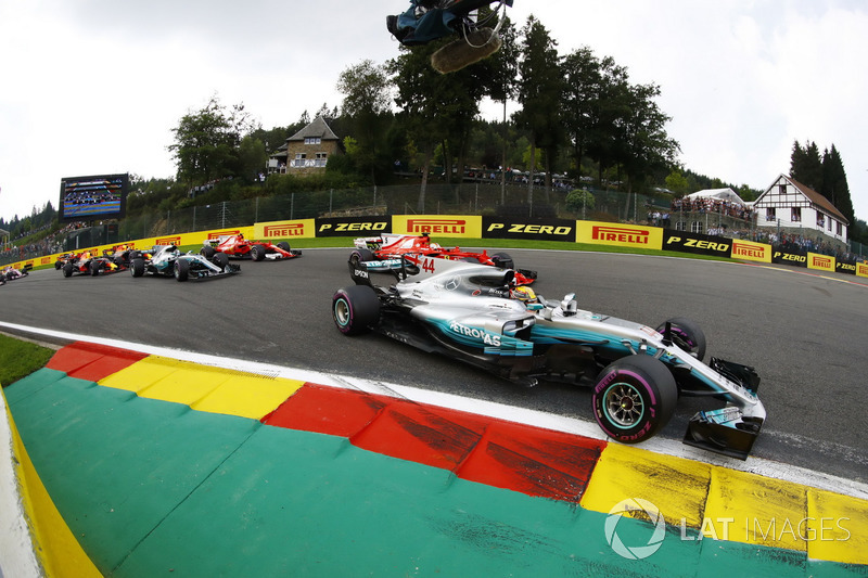 Lewis Hamilton, Mercedes AMG F1 W08, Sebastian Vettel, Ferrari SF70H, Valtteri Bottas, Mercedes AMG