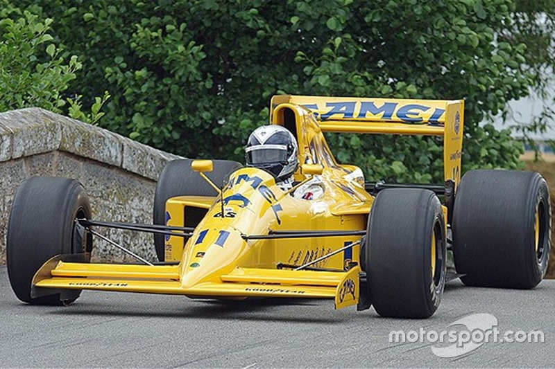 A Lotus 102 foi pilotada por Derek Warwick, Martin Donnelly e Johnny Herbert na temporada de 1990