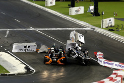 Accrochage de Pascal Wehrlein avec Felipe Massa au volant de la Polaris Slingshot SLR