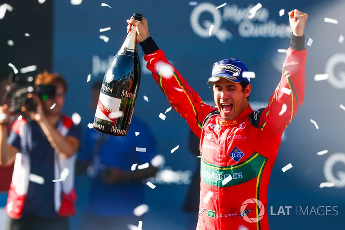 Lucas di Grassi, ABT Schaeffler Audi Sport, celebra en el podio