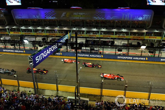 Sebastian Vettel, Ferrari SF70H al inicio de la carrera