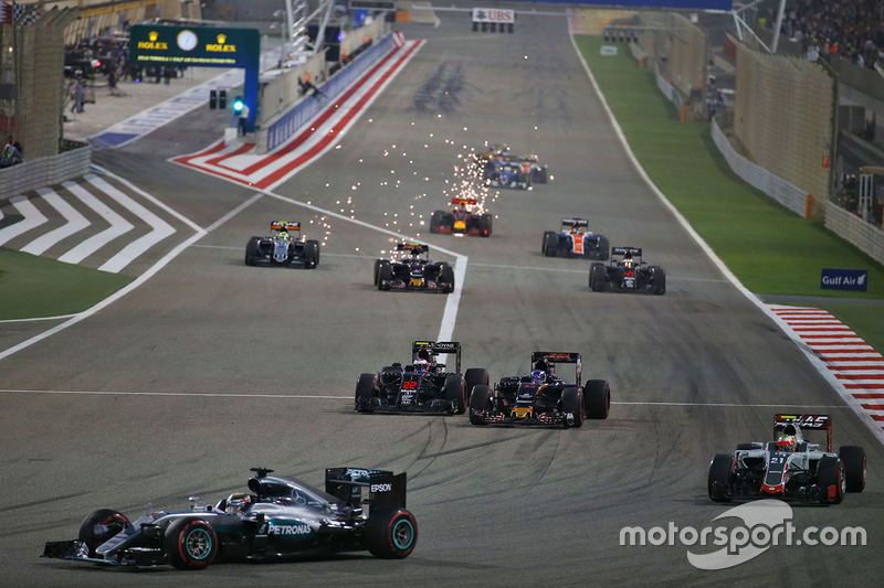 Lewis Hamilton, Mercedes AMG F1 Team W07; Esteban Gutierrez, Haas F1 Team VF-16; Max Verstappen, Scu