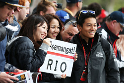 Rio Haryanto, Manor Racing with fans