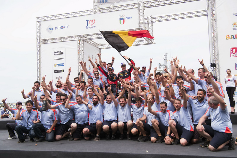 Thierry Neuville, Nicolas Gilsoul, Hyundai i20 WRC, Hyundai Motorsport and the team celebrate the po