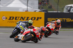 Marc Marquez, Repsol Honda Team; Valentino Rossi, Yamaha Factory Racing