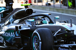 Nico Rosberg, Mercedes AMG F1 W07 Hybrid met de halo cockpitbescherming