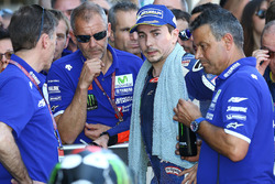 2e plaats Jorge Lorenzo, Yamaha Factory Racing in parc ferme