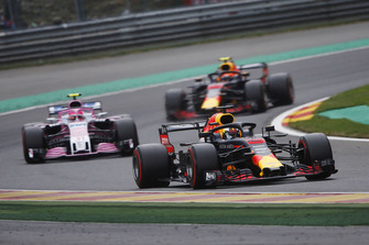 Daniel Ricciardo, Red Bull Racing RB14, Esteban Ocon, Racing Point Force India VJM1, Max Verstappen, Red Bull Racing RB14