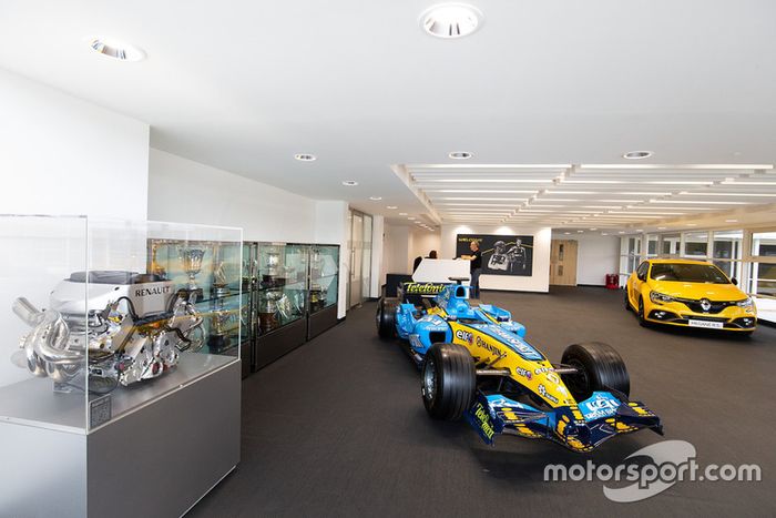 Sala de exhibición  Renault R24