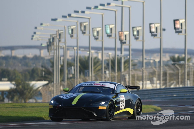 #95 Aston Martin Racing Aston Martin Vantage GT4: Thomas Canning, Mark Farmer, Oliver Wilkinson, Adrian Willmott