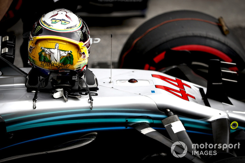 Le casque de Lewis Hamilton, Mercedes AMG F1 W09 EQ Power+, sur sa voiture