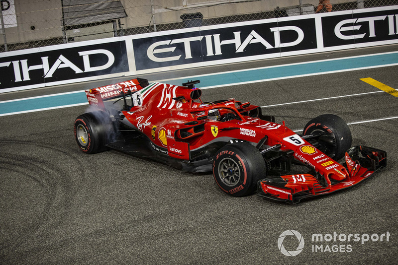 Sebastian Vettel, Ferrari SF71H, esegue dei donut alla fine della gara