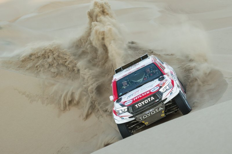 #302 Toyota Gazoo Racing Toyota Hilux: Giniel de Villiers, Dirk von Zitzewitz
