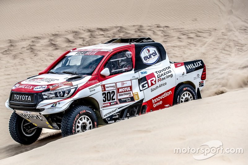 #302 Toyota Gazoo Racing Toyota Hilux: Жінель де Вільєр, Дірк фон Цітцевітц