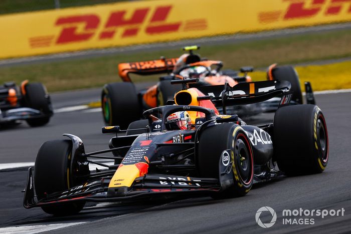 Max Verstappen, Red Bull Racing RB19, Lando Norris, McLaren MCL60