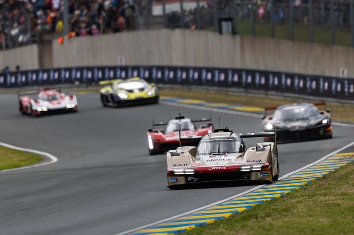  #38 Hertz Team Jota Porsche 963: Oliver Rasmussen, Philip Hanson, Jenson Button