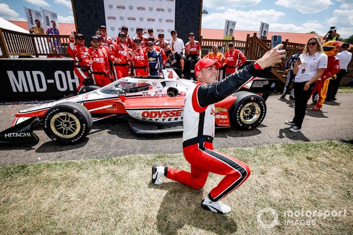 Ganador Scott McLaughlin, Team Penske Chevrolet, podio