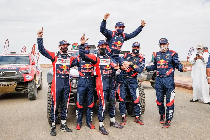 #302 X-Raid Mini JCW Team: Stéphane Peterhansel, Edouard Boulanger, #301 Toyota Gazoo Racing: Nasser Al-Attiyah, Matthieu Baumel, #300 X-Raid Mini JCW Team: Carlos Sainz, Lucas Cruz