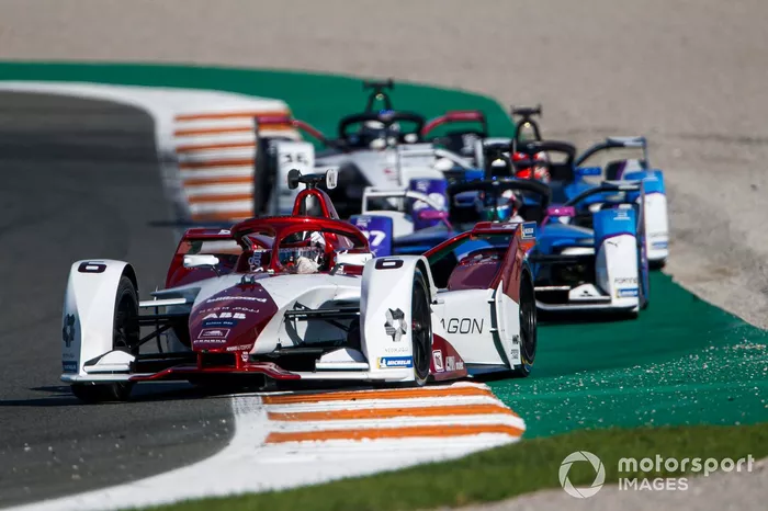 Nico Muller, Dragon Penske Autosport, Penske EV-4, Jake Dennis, BMW I Andretti Motorsport, BMW iFE.21