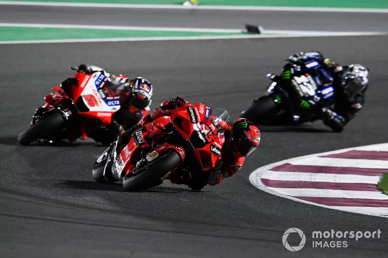 Pecco Bagnaia devant Johann Zarco et Maverick Viñales