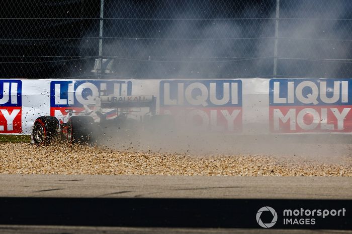 Nikita Mazepin, Haas VF-21 hace un trompo