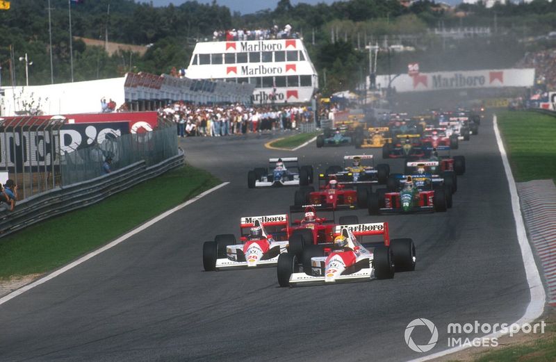 Gerhard Berger, compañero de equipo de Ayrton Senna, ambos McLaren MP4/5B Honda, Nigel Mansell, Ferrari 641, Nelson Piquet, Benetton B190 Ford, Alain Prost, Ferrari 641, Riccardo Patrese, Thierry Boutsen, ambos Williams FW13B Renault y Jean Alesi, Tyrrell
