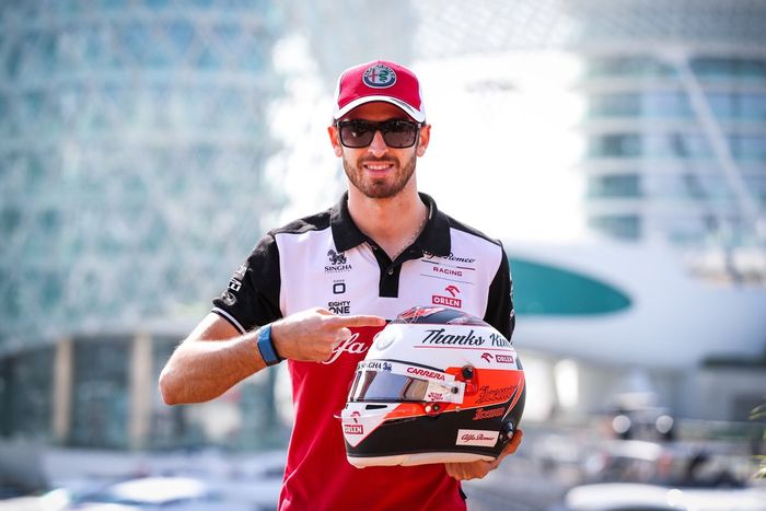 El casco de Antonio Giovinazzi para el GP de Abu Dhabi, un homenaje a Kimi Raikkonen, Alfa Romeo Racing