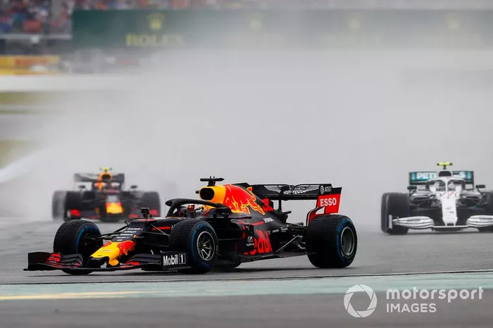 GP da Alemanha: Max Verstappen supera rivais na chuva