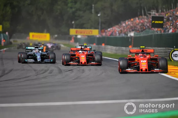 Charles Leclerc, Ferrari SF90, Sebastian Vettel, Ferrari SF90, Lewis Hamilton, Mercedes AMG F1 W10 y Valtteri Bottas, Mercedes AMG W10 