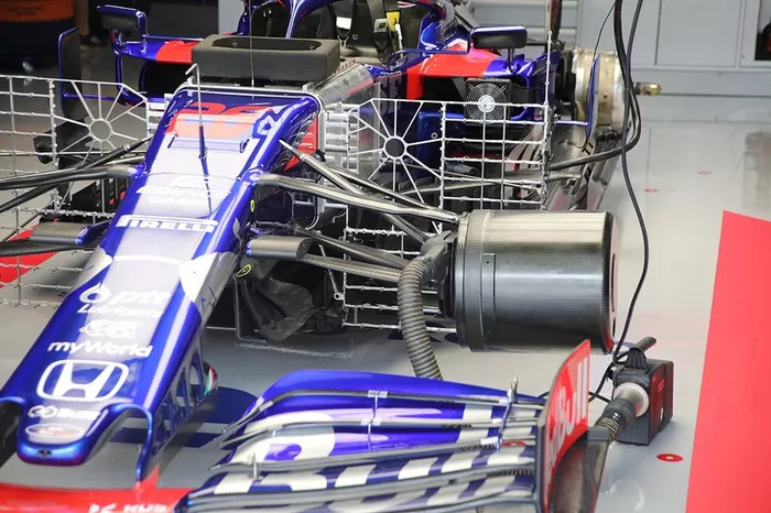 Toro Rosso STR14 con sensores