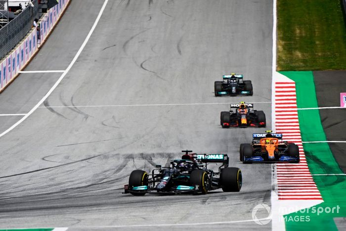 Lewis Hamilton, Mercedes W12, Lando Norris, McLaren MCL35M, Sergio Pérez, Red Bull Racing RB16B, Valtteri Bottas, Mercedes W12